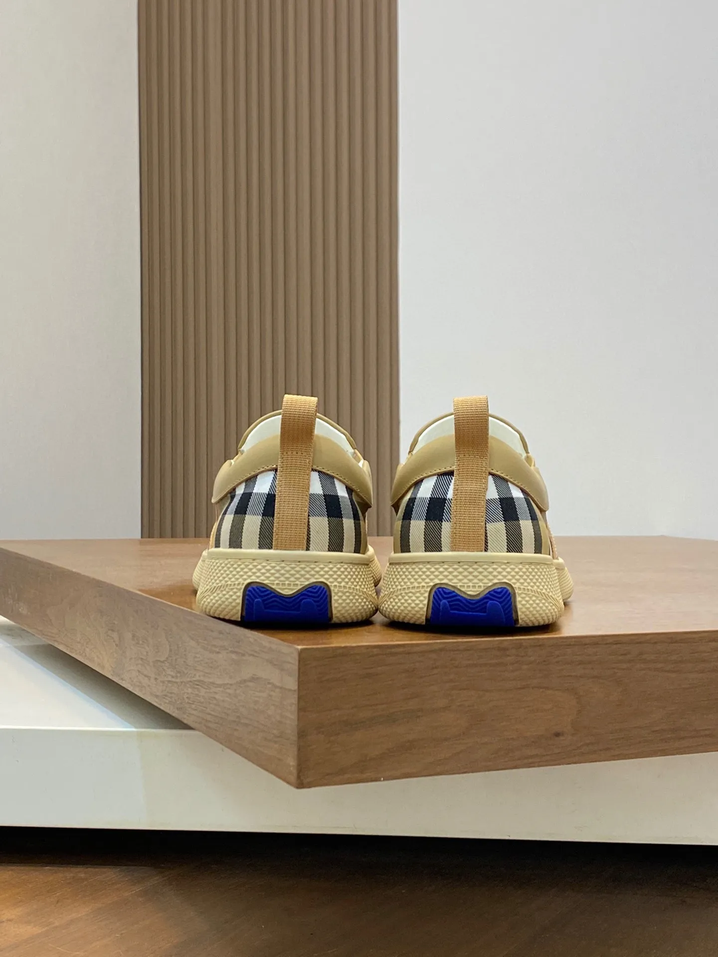 P380 [BURBERRY] Burberry - Upper: imported 🔝 brand totem cloth, - Inner lining: cowhide lining, feet; water-dyed cowhide - Outsole: ultra-light TPR rubber; two-color molded outsole - Super high quality control·Fine workmanship: highlighted (high-end, extravagance, grade) -Size: 38-44 (Male 45, can be customized)·